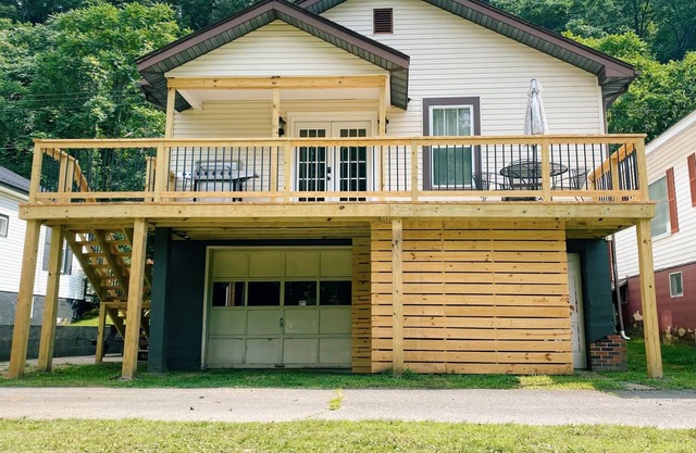 Riverfront Bungalow on the New River Dries
