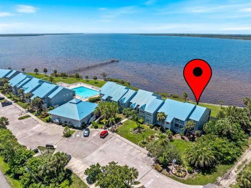 Riverfront Condo w Water Views-Heated Pool