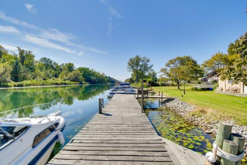 Riverfront Couples Retreat, 3 Mi to Seneca Lake!