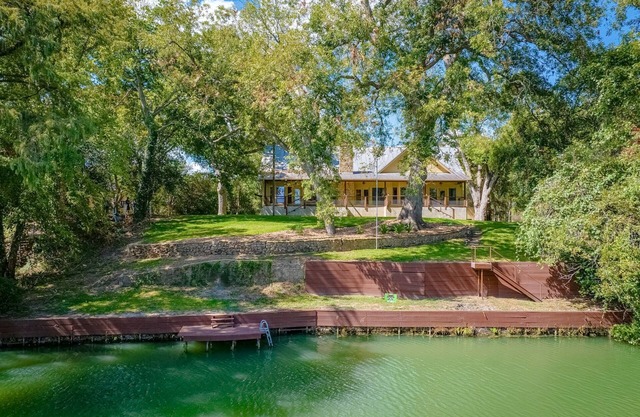 Riverfront home on Lake Seguin with dock, kayaks, beautiful views & air hockey
