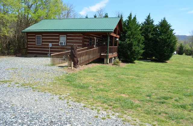 Riverfront Log Cabin, Hot Tub, Pet-Friendly, Universal Access