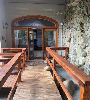 RiverFront Retreat- Spa/Hot tub, Game Room, Limited Gym