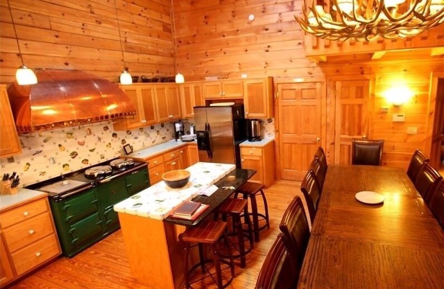 Riverfront Retreat w/Amazing Views! Fishing.Hiking.Deck.Gatherings/Weddings.WiFi