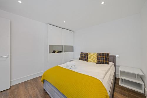 Riverside 1BR with Easy Transport 20min to City Centre