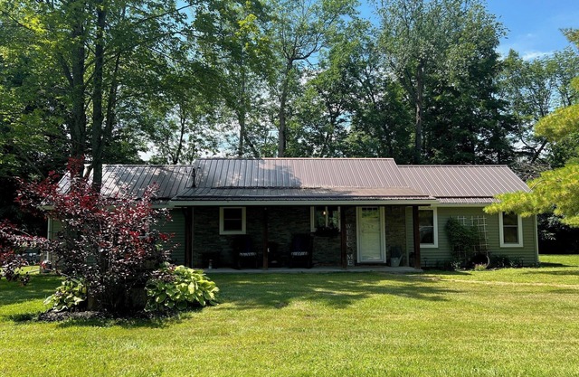 Riverside cabin with excellent kayaking and fishing