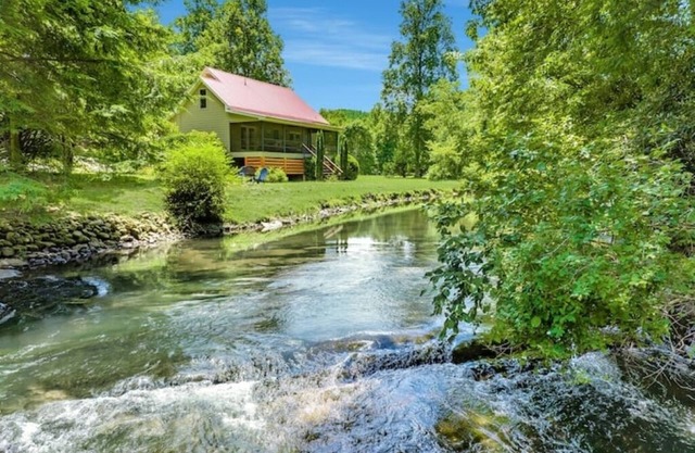 Riverside Oasis! Close to Helen and Wineries