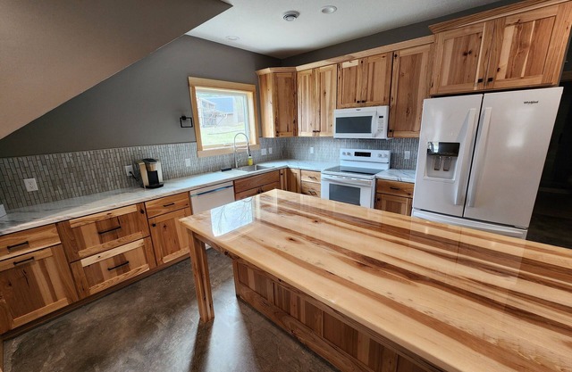 Riverside Retreat Near Town w Sauna, sleeps 8, Views & Abundant Activities!