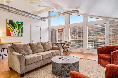 Riverside Suites - Unit B