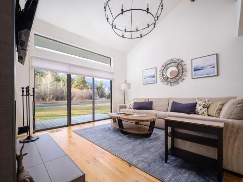 RMR: Cinquefoil 1615 Condo in The AspensWilsonWY