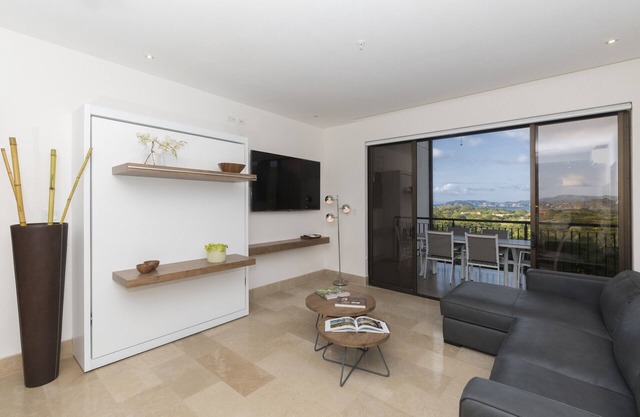 Roble Sabana 202 Luxury Condo- Reserva Conchal