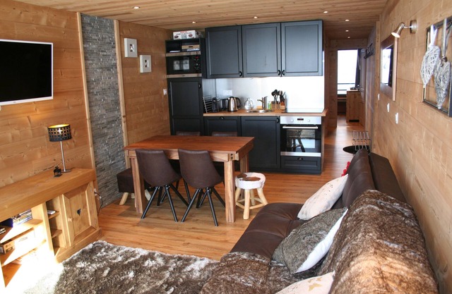 Roc de Péclet, Balcony facing south, At the foot of the slopes, 4/6 people, 2 bedrooms, separate WC