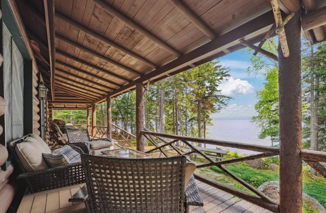 Rock Ledge - Relax & Renew in turn-of-century log cabin with side cabin