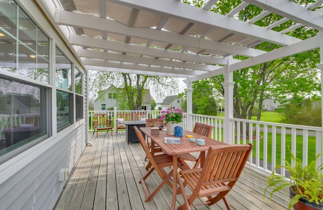 Rockland Home w/Deck 5 Mins to Historic Downtown!