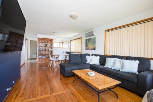 Rockpool Pet Friendly 1 Min Walk to Beach