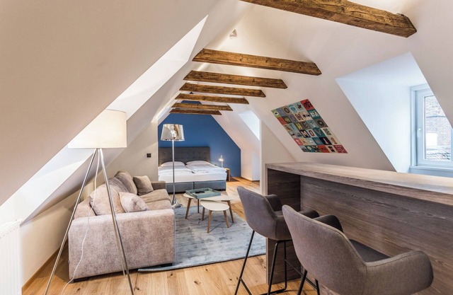 Roksoxhome Designer Boutique Apartment