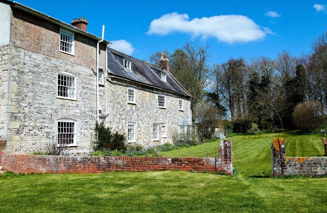Rollestone Manor