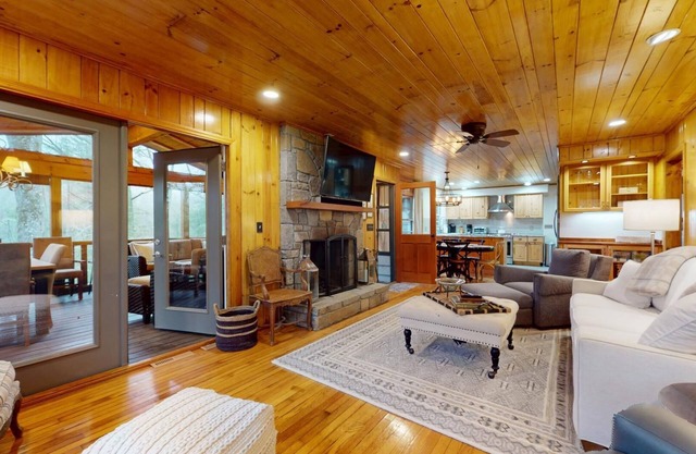 Rolling Acres Bungalow | Screened Deck & Separate Downstairs Studio