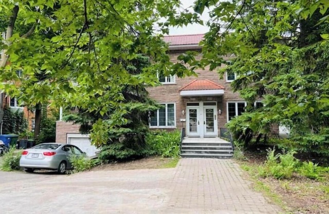 Romantic 2-Bedroom Apartment near downtown