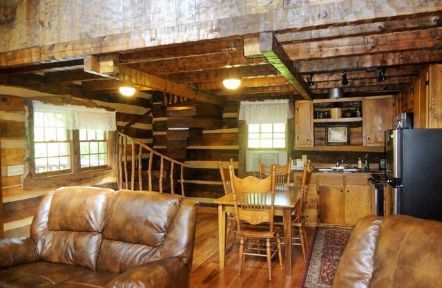 Romantic and Cozy Cabin, Great for Honeymoons & Anniversaries
