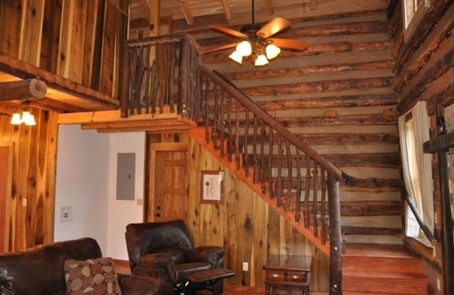 Romantic and Cozy Cabin, Great for Honeymoons & Anniversaries