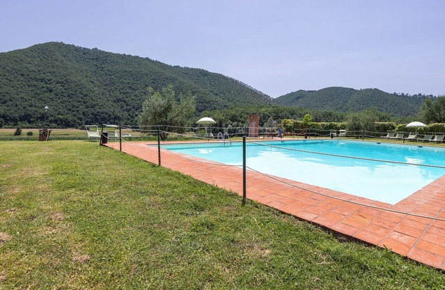 Romantic Apartment In Agriturismo, Parrano, Italy