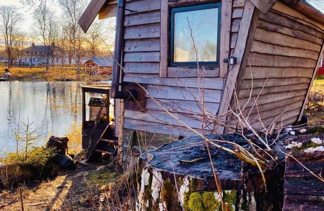 Romantic Cabin Right on the Lake With Fire Place
