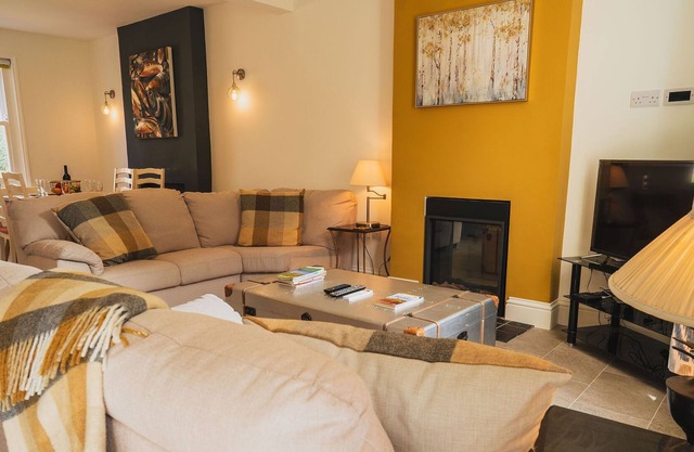Romantic Cottage Retreat in Heart of Lulworth Cove