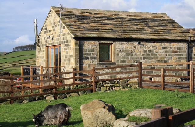 Romantic cottage in HEBDEN BRIDGE - panoramic views with BALCONY