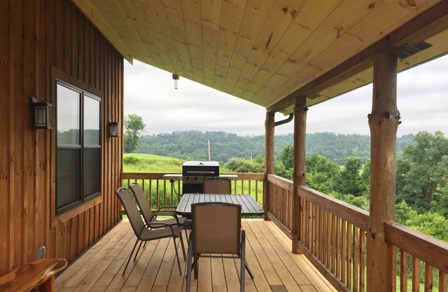 Romantic getaway in Southeastern Ohio. Family and pet friendly.