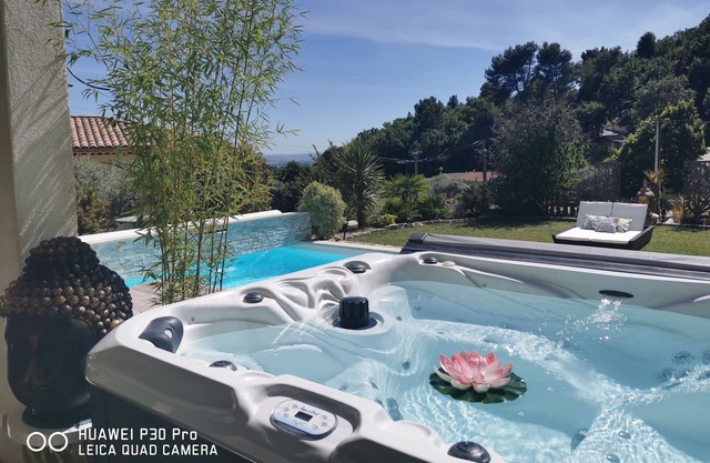 Romantic guest room jacuzzi hammam swimming pool