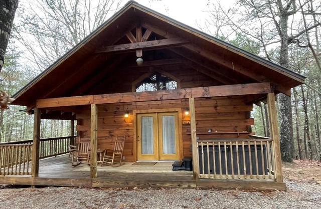 Romantic Laurel Wood Home with Private Hot Tub