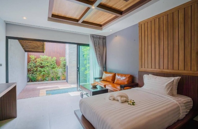 Romantic Room with Private Plunge Pool/Located in Siray Bay 5 Minto Phuket Town