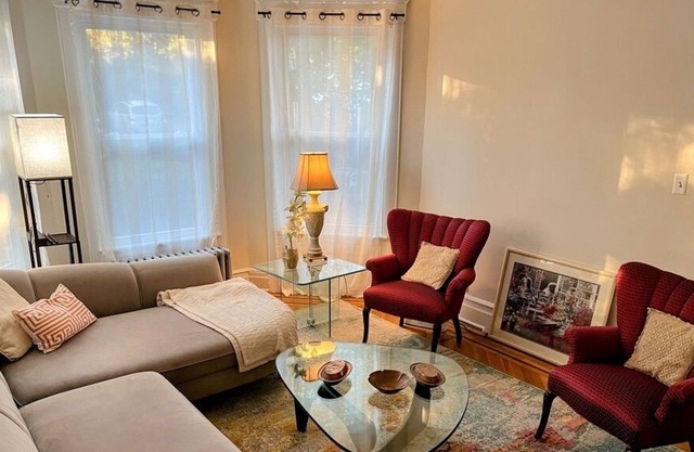 Romantic Victorian Apartment - 5 minutes to downtown/train to NYC.