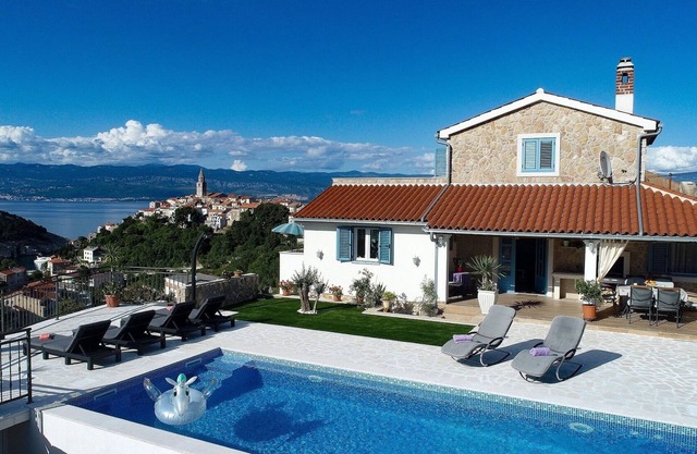 Romantische Steinvilla mit Pool,fantastische Lage,700 m vom Strand Entfernt