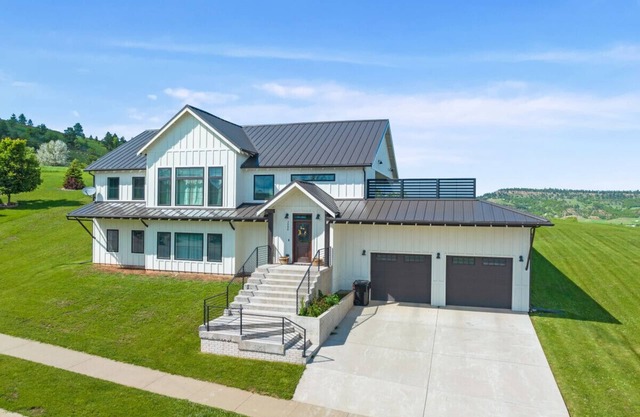 Roof Top Deck-Hot Tub-Steam Shower-Arcade Games-4car Garage-Chef`s Kitchen