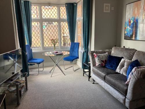 Rooftops - bijou sister apartment to Assembly View - free parking permit provided