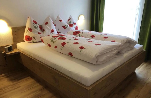 Room '02' with Mountain View, Shared Terrace and Wi-Fi