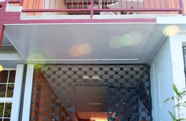 ROOM 2-B - 4 SINGLE BEDS
