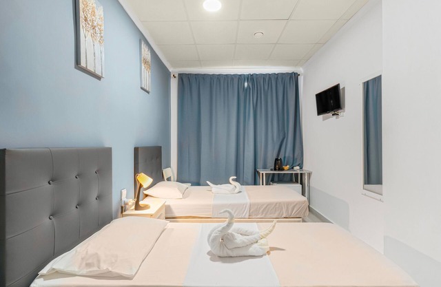 Room '7A 4' with Wi-Fi and Air Conditioning