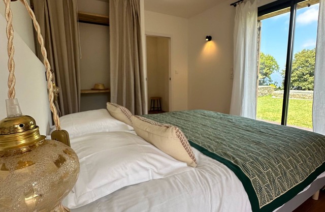 Room 'Chambre 2' with Mountain View, Wi-Fi and Air Conditioning