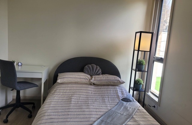 Room for retreat in southern suburb close to beautiful beaches and vineries n
