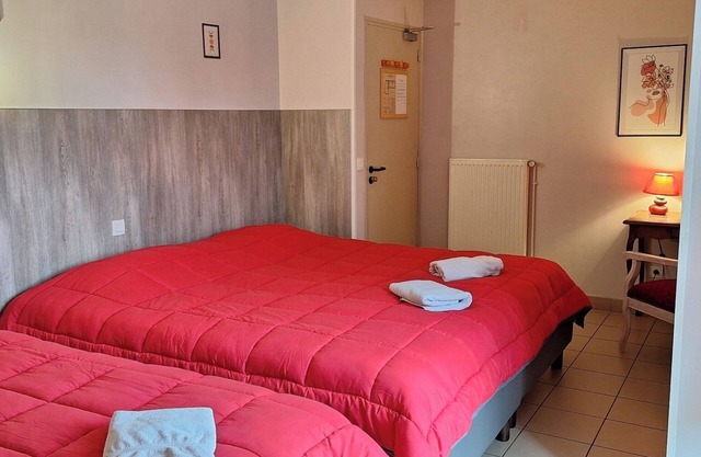 Room 'Le Meslay N°8 - Chambre 3 Pers' with Shared Terrace, Shared Garden and Wi-Fi