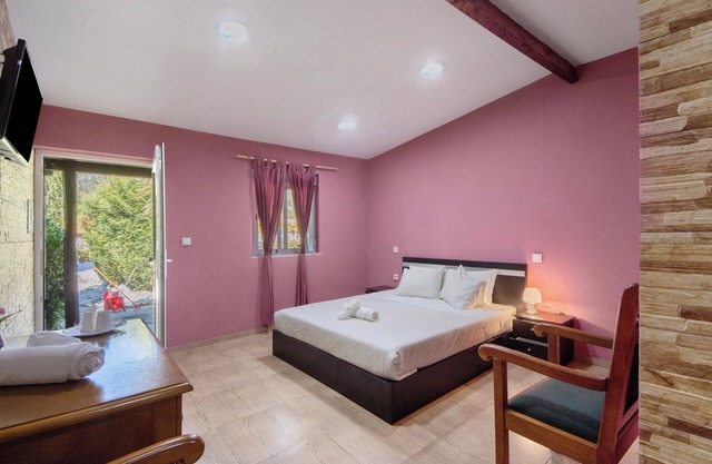 Room 'Quarto 9 - Gojim Casa Rural' with Mountain View, Shared Pool and Wi-Fi