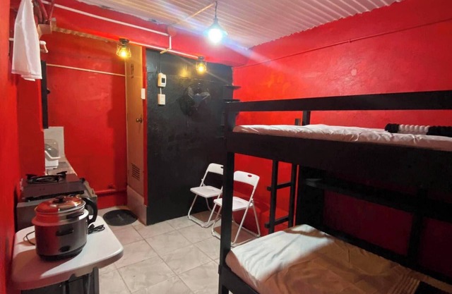 Room-red Room Budget Trancoville Wifi