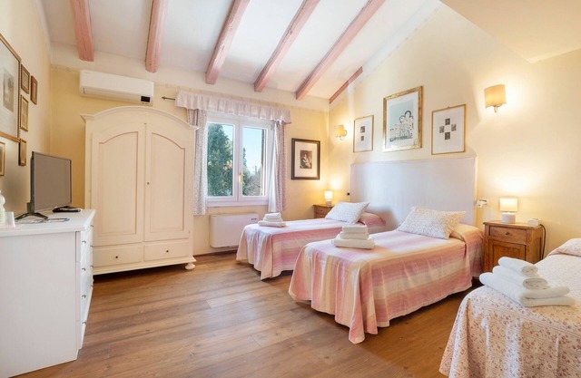 Room 'Rosa' with Shared Garden, Wi-Fi and Air Conditioning