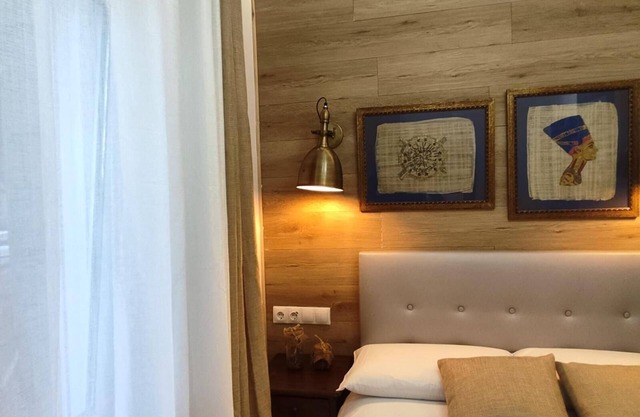 ROOM WITH PRIVATE BATHROOM 1