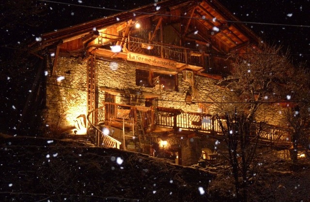 Rooms in a superb mountain chalet with refined, cosy decor!