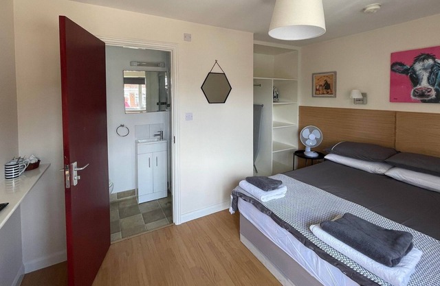Rooms to rent in local pub in the heart of Byfleet!