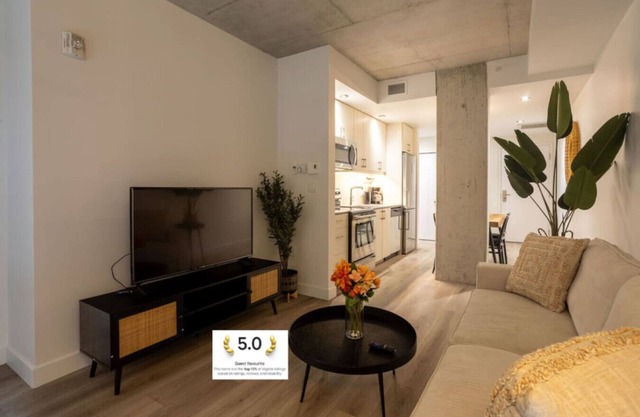 Roomy 1BR Getaway | MTL Old Port
