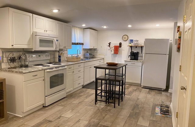 Roomy Bungalow in Yadkin Valley Wine Country